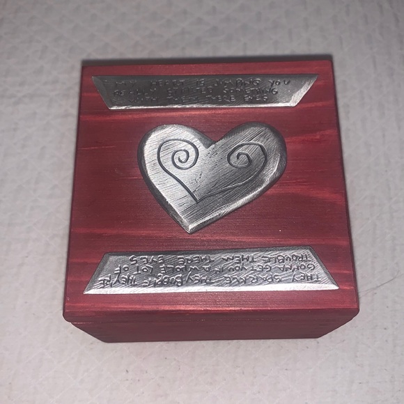Meryl Waitz Scarlett heart box NIB - Picture 2 of 9